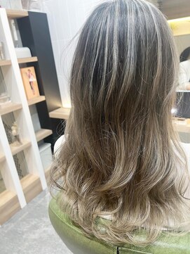 レヴ(LeV) 白髪ぼかしバレアージュ