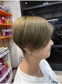 周りと差をつける上品な刈り上げショート