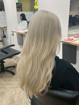 ラヴィズム(LUVISM) 顔周りレイヤー/ダブルカラー/髪質改善/ケアブリーチ万代新潟駅