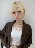 ショートボブ ハイトーン 抜きっぱなしブロンド ブリーチ 20代