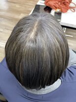 ヴィフ 大船(VIF)&nbsp;白髪ぼかしハイライト/ショートヘア/グレーアッシュ/大船/大船駅