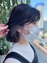 大人のイヤリングカラー/ダークグレージュ/韓国ボブサイドバング