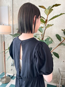 ノエ(noe) 切りっぱなしボブ×透け感グレージュ