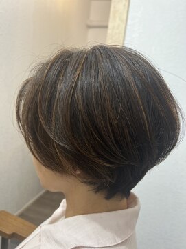 デイトゥデイトゥルーカラーズ(DAY TO DAY true colors) くびれショート×白髪ぼかしハイライト