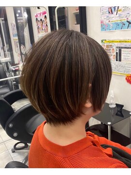 アヴソリューク(Absoluk) 大人丸みショートボブ50代60代