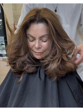 海外ガールレイヤーカット/バタフライカット/ハッシュカット