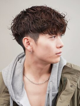 ゴールド 京都 三条(GOALD) スペインカールフェード刈り上げ高め