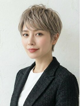 マリブ Malibu 【ボリューム×白髪ぼかし】くすみハイトーンのオトナショート