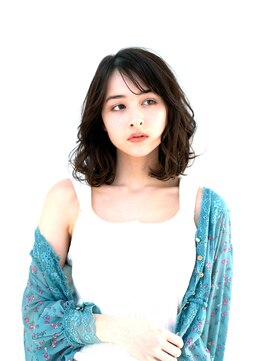 ファイル バイ リトル(file by little) クセを活かしたような揺れるダークボブ