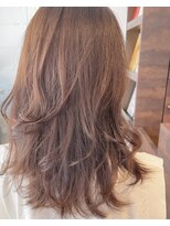 パリスパート2&nbsp;毛先の動き レイヤー ミディアム ヘアスタイル