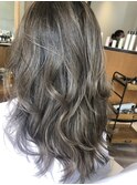 定番グレージュ。
