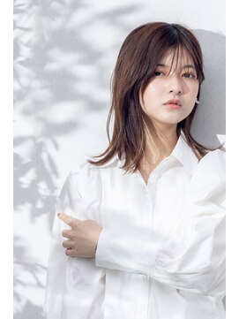 コノン(CONON) 顔周りレイヤー　外ハネ　うすバング