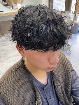 ヘーゼル 博多(HAZEL.) 波巻パーマツーブロック刈り上げスタイル/タツヨシ