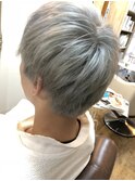 シルバーヘアスタイル