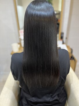 ステラ(Stellar) 繰り返す白髪染めダメージも艶髪ヘアー