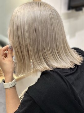 リノショアーズ ショウナン 辻堂店(RinoShores SHONAN) 20代30代大人可愛いダブルカラーブリーチ外はねショート