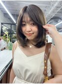 ミディアムレイヤー顔まわりカットオリーブベージュ透明感カラー