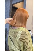 ペールオレンジ×外ハネスタイル