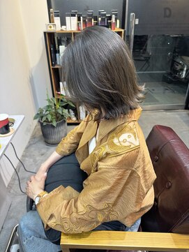 ナット(Nat) 切りっぱなボブ×カーキグレー