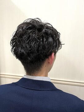 グレイスフル バーバープラチナム 六本木店(Graceful Barber platinum) ビジカジ/サイドパート/ミディアムショート/スパイラルパーマ