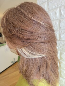 松本平太郎美容室 国立店 セミレイヤー×ハイライト×イヤリングカラー/30代40代50代60代