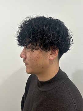 ヒュイル バイ ニアウ(Hwyl by Niau) 波巻きスパイラルパーマメンズカットパーマシャドウパーマ