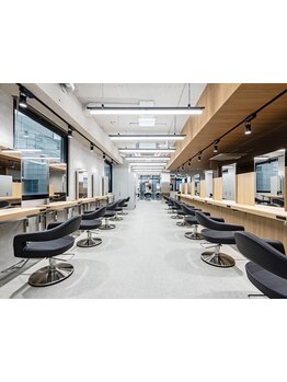 【渋谷駅/学割U24】オン/オフどんなシーンにも対応可能なヘアが叶う！【カット+カラー\6380】