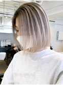 顔周りレイヤーホワイトグレージュボブミディアム_ba374591