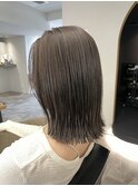 さりげなハイライトアッシュグレージュ×切りっぱなしボブ