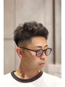 キングスマントーキョー 立川北口店(KINGSMAN TOKYO) アップバング / ツーブロック / スキンフェード 【立川】