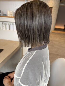 ローゼル(roselle) デザインカラーハイライト切りっぱなしボブ