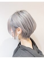 ラ タント(L'attente)&nbsp;ブルーシルバー／耳掛けハンサム／ショートボブ