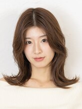 ツネ(TSUNE+) ナチュラルフェミニン×くびれヘア×ミディアムレイヤー