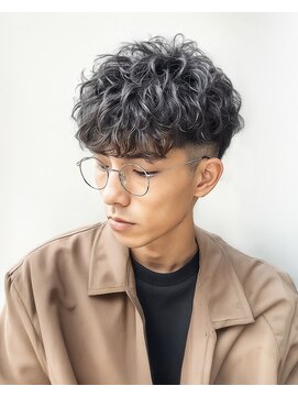 リベイル(LIVEIL) スパイラルパーマ・波巻きパーマメンズパーマ・ニュアンスパーマ