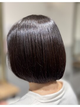アンジー(Angee) 上品なグレイジュカラーでツヤと透明感のある仕上がりに