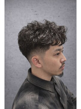 ワンワンオー バーバーショップ 長浜店(@110 BARBER SHOP) フェードとリッジパーマで作る、唯一無二のバーバースタイル