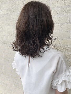 トップヘアーラウンジ 知立(TOP HAIR Lounge) 夏は軽やかに！外ハネミディヘアー