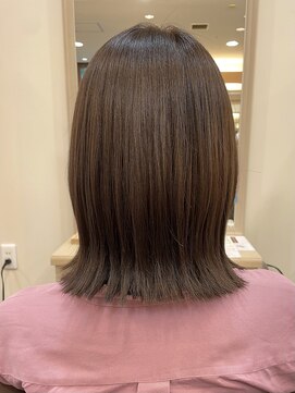 アルターリール(aL ter Rire) アッシュブラウン×切りっぱなしボブ/澤瑞絵