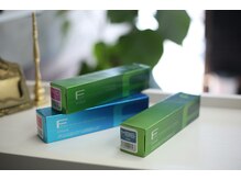 グレーカラーからファッションカラーまで幅広く。