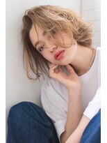 レゴ(REGO)&nbsp;グレージュカラーシルキーべージュ、デザインカラー斜めバング