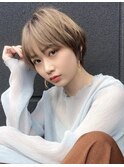 丸みショートボブ　顔周りカット