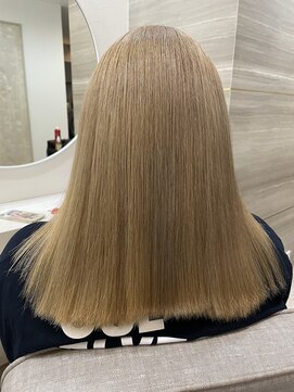 ラビス クローバー(Lovis clover) 魅力倍増カール/セミディ/シアーカラー/ショートヘア/姫カット