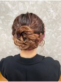 編み込みミドルアップ