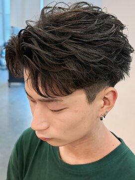 バース バイ ハピネス(BIRTH by happiness) 奈良men's短め刈り上げフェザーパーマフェザーショート