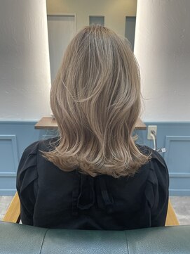 白髪ぼかしハイライト/ショートカット/40代50代/【西長堀】