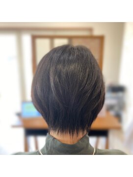 ヘアブロス(hair BROS) 襟足キュッとくびれショート