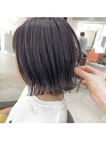 アイユー(ii+U)&nbsp;外ハネボブ　透明感カラー　グレージュ　艶ボブ