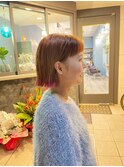 切りっぱなしボブとピンクの裾カラー