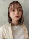 ミディアムレイヤーボブシースルーバングベージュカラー小顔
