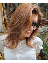 サーティーン(THIRTEEN)&nbsp;2024秋ヘアー ミディアムレイヤーカットの王道明るめブラウン